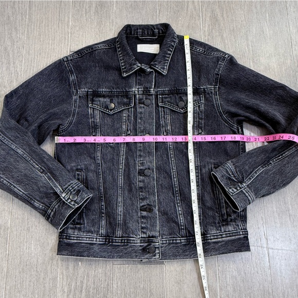 EVERLANE The Women’s Denim Jean Jacket S Washed Black Gray Minimalist 90s Boho - Picture 16 of 16